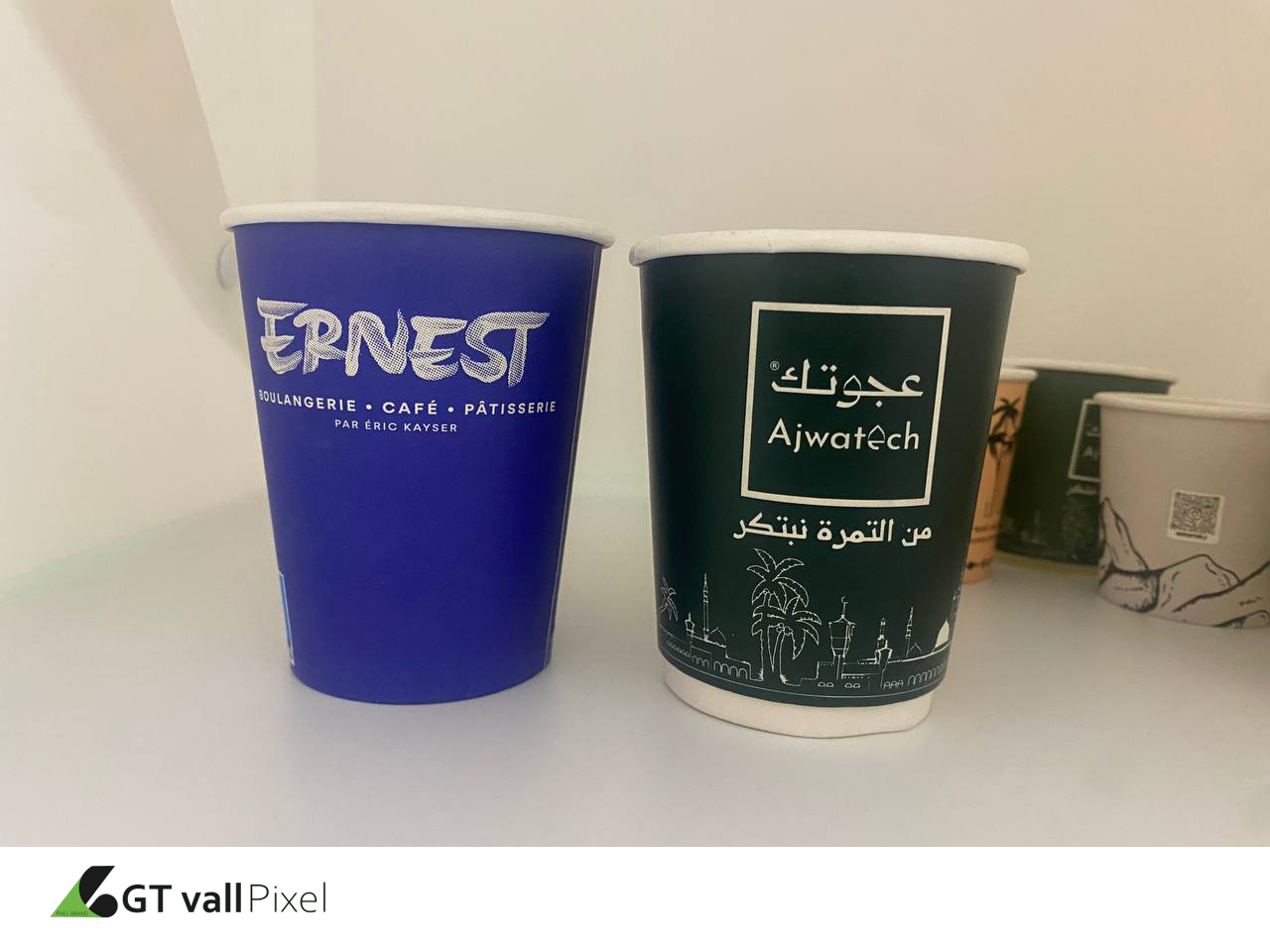 الاكواب الورقية